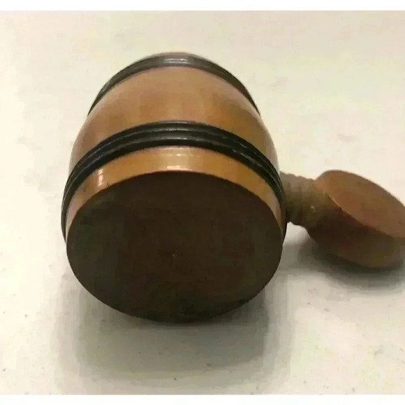 Vintage Wooden Mini Wine Whiskey Barrel Screw Twist Handle Nutcracker Nut - Picture 3 of 4